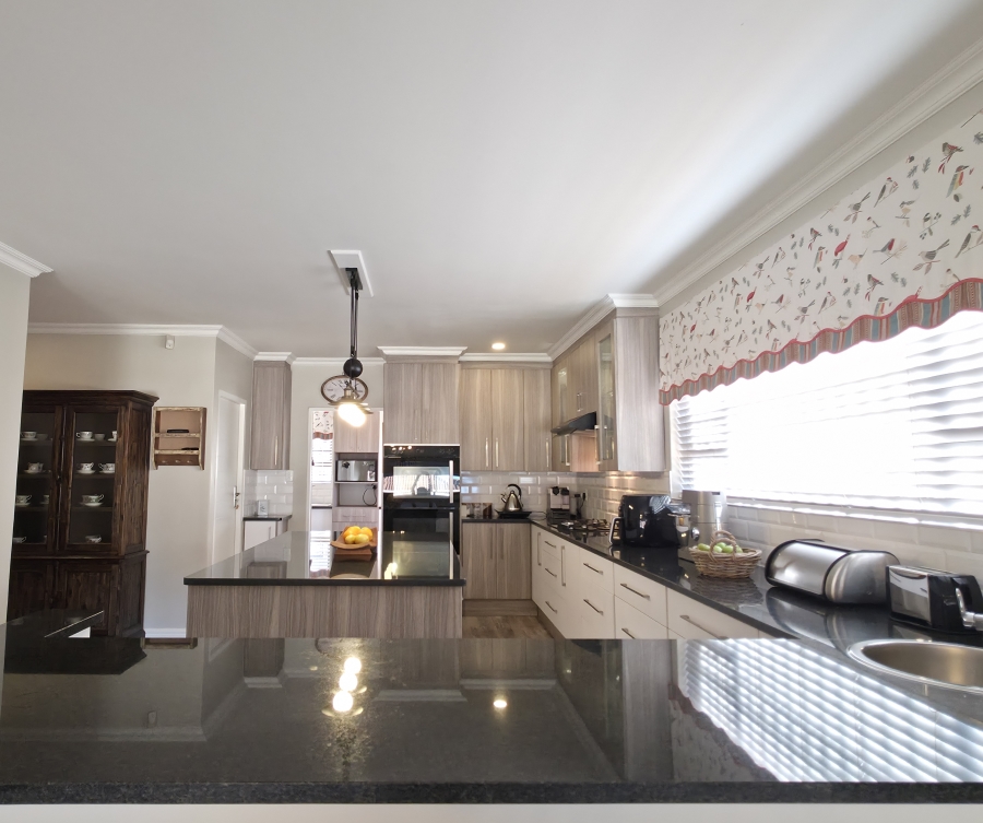 4 Bedroom Property for Sale in Wavecrest Eastern Cape